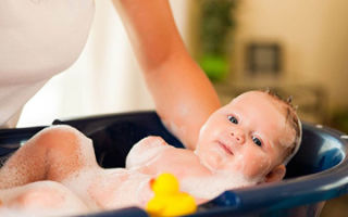 Is it possible to bathe a child with a cough during illness: recommendations