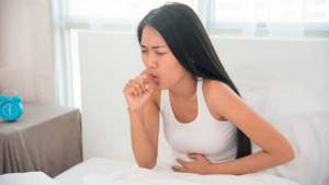 Першение в горле вызывает кашель: как правильно его лечить