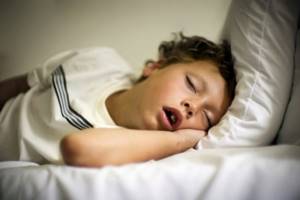 Грудничок храпит во сне: как можно устранить нарушение дыхания