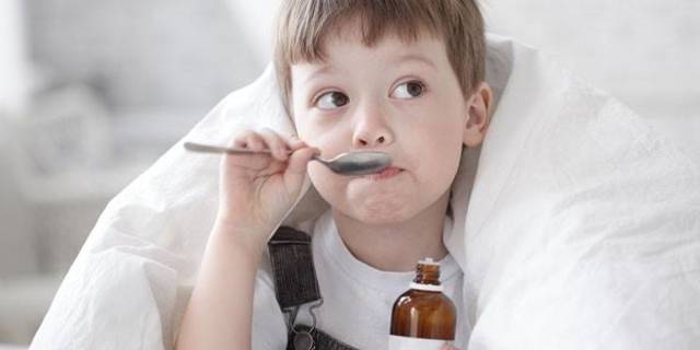Как правильно принимать сироп от кашля Флюдитек взрослым и детям