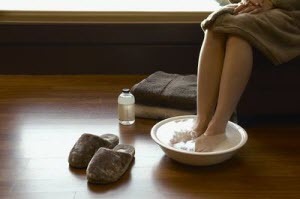 Насколько эффективно парить ноги в горчице при кашле и простуде