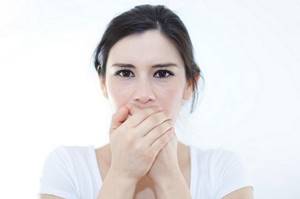 Ком в горле и сильный кашель: причины и способы устранения симптомов