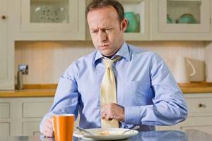 Кашель после еды: причина явления и способы устранения симптома