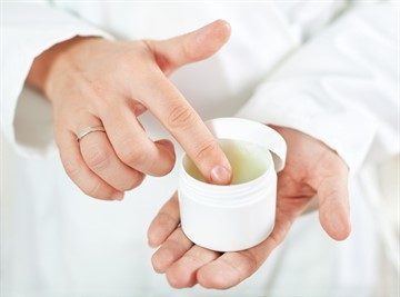 Растирка от кашля: надежный метод устранения симптомов простуды