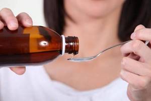 Сухой кашель у взрослого: лечение препаратами и народными средствами