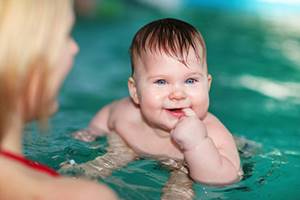 Можно ли купать ребенка при кашле во время болезни: рекомендации