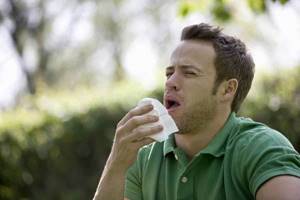 Зеленая мокрота при кашле: что означает симптом и как его лечить